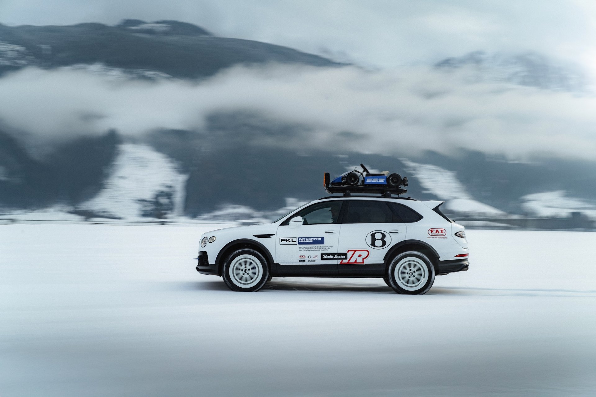 Profile view of the Bentley Bentayga X concept. Profile view of the Bentley Bentayga X concept.