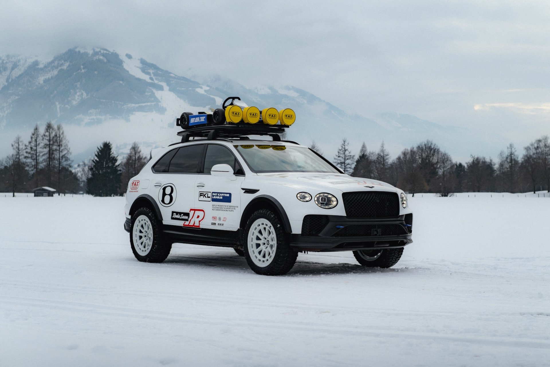 Front quarter view of the Bentley Bentayga X concept. Front quarter view of the Bentley Bentayga X concept.