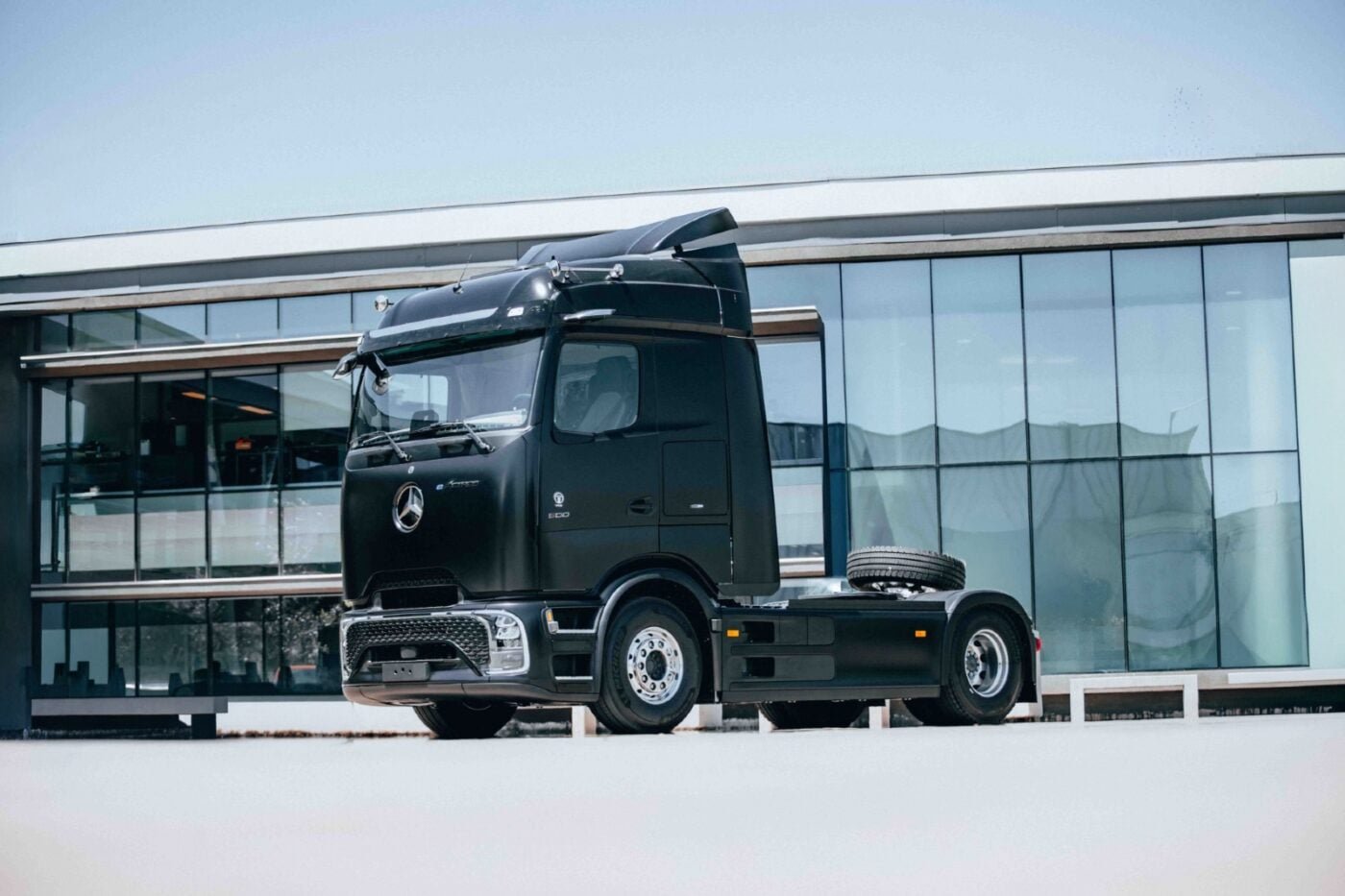 Photo mercedes Mercedes livre son premier eActros 600 électrique au Chili