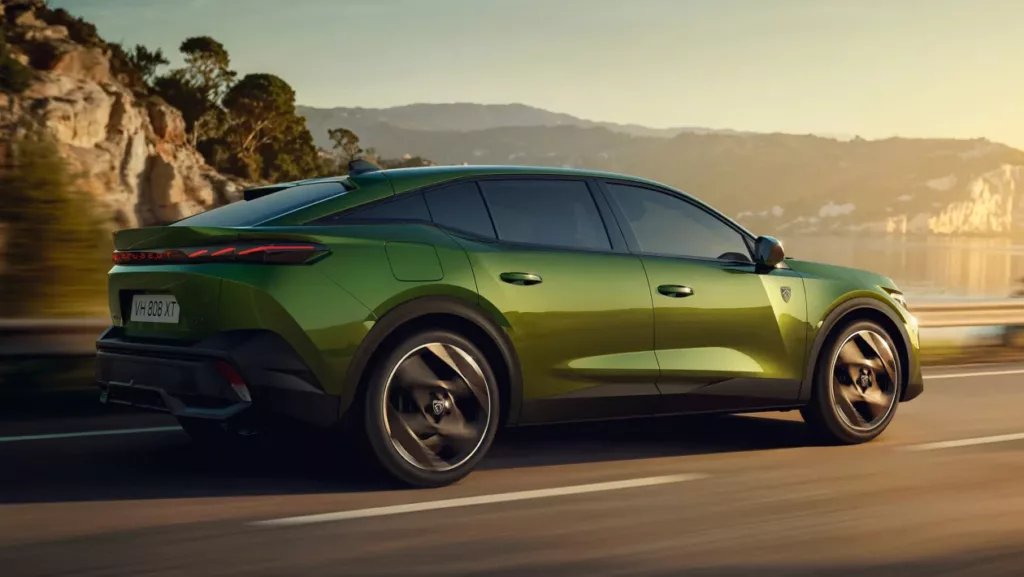 [Peugeot 408](/article/peugeot-208-le-renouveau-de-2027-se-profile) restylée