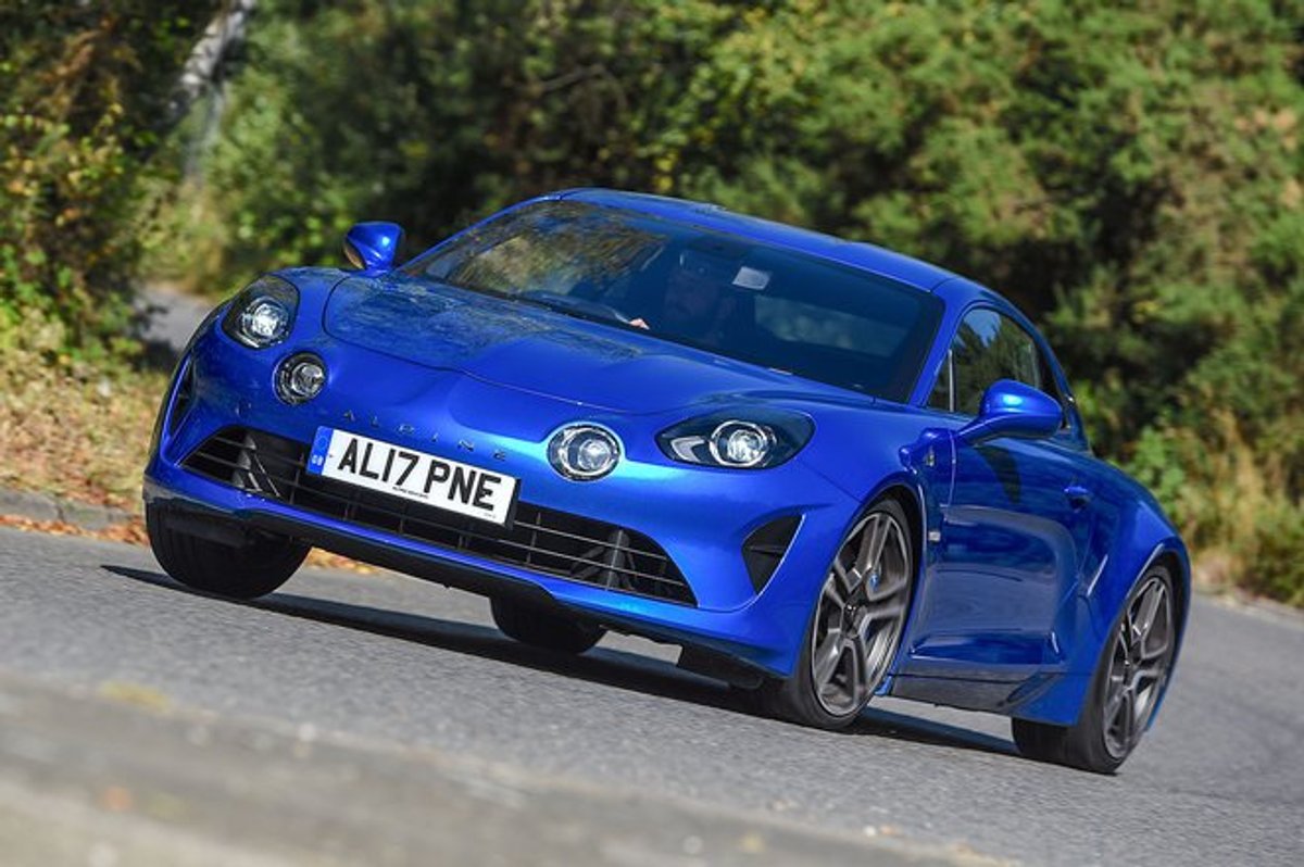 Photo alpine a110 - Alpine A110 vs AMG GT : duel de sportives nouvelle génération