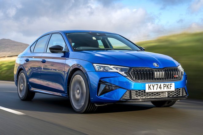 [Skoda Octavia](/article/skoda-et-dacia-2026-nouvelles-couleurs-et-modeles-familiaux) vRS front right driving