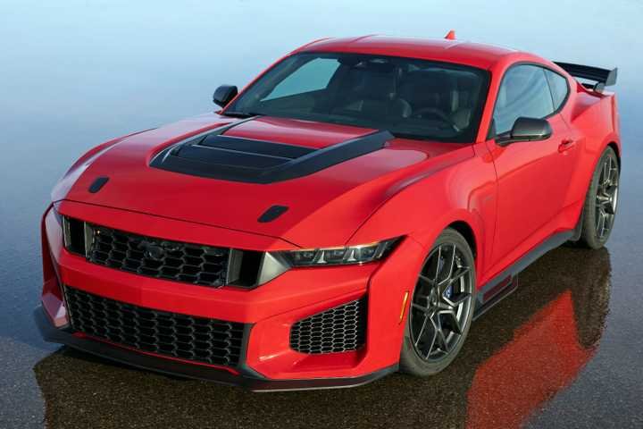 2026-mustang-dark-horse-sc-front-quarter