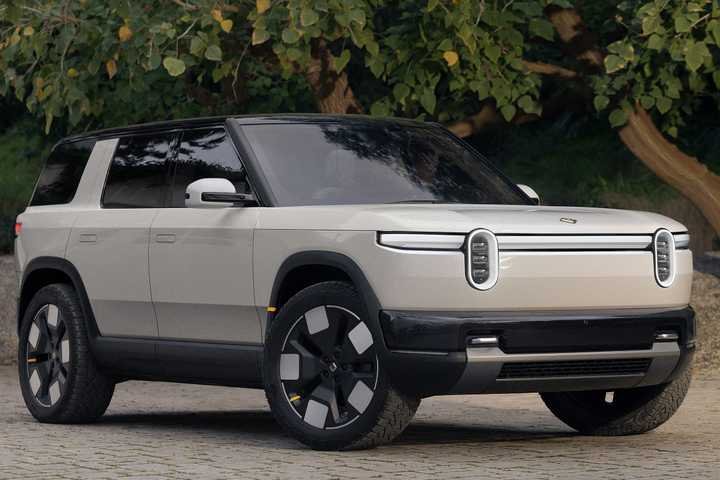 2026 [Rivian R2](/article/decouvrez-les-photos-de-l-interieur-du-prototype-rivian-r2-2026) Front Angle View