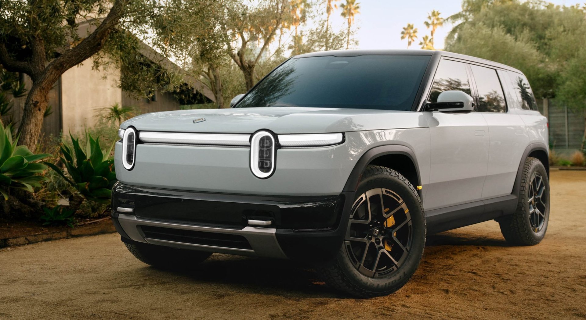 [Rivian R2](/article/decouvrez-les-photos-de-l-interieur-du-prototype-rivian-r2-2026)