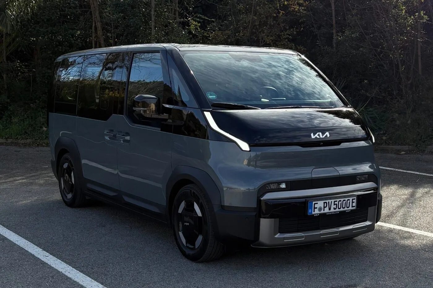 Kia pv5 passenger min