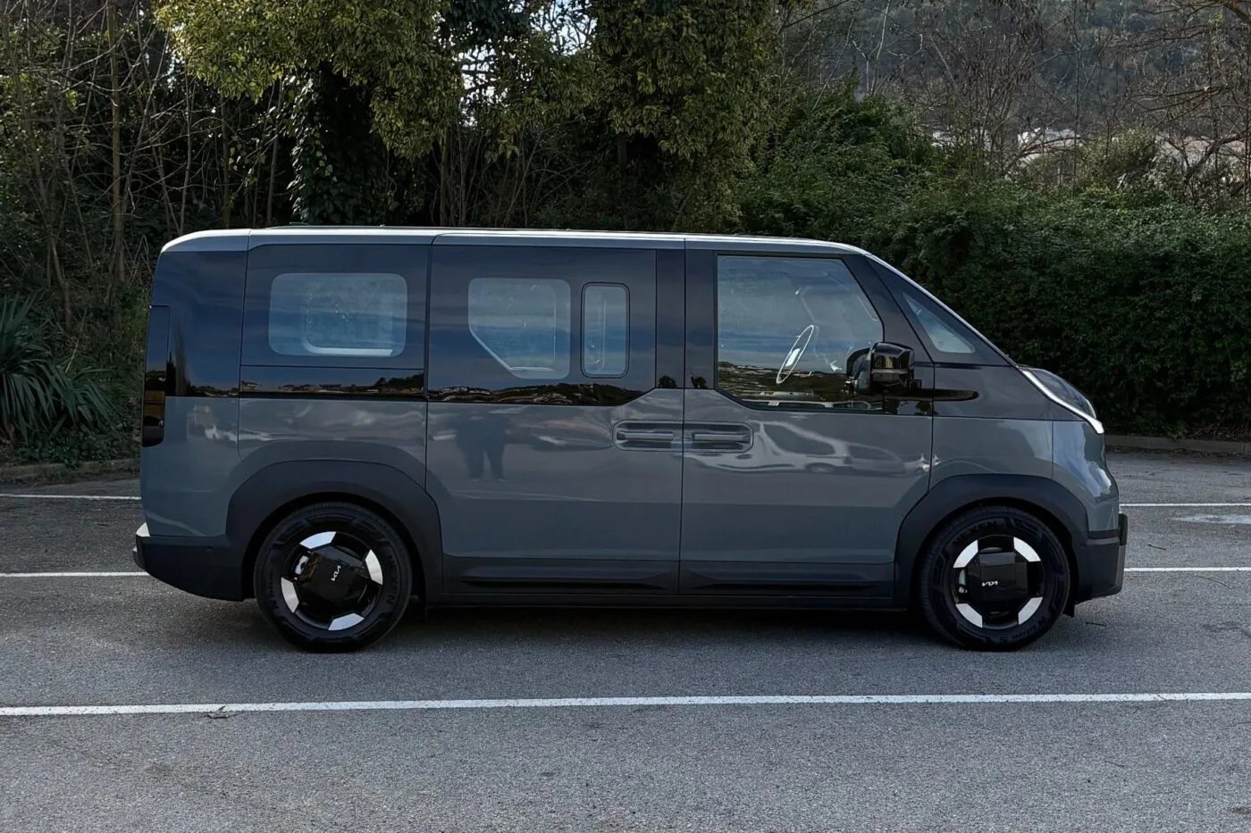 Kia pv5 passenger min