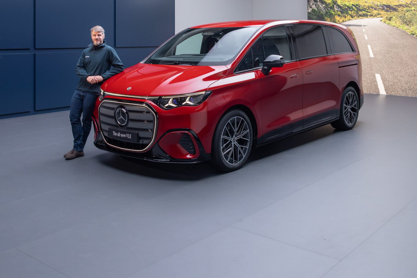 Photo principale de l'article : mercedes eqv - Nouveau Mercedes VLE : 700 km d'autonomie et recharge 15 min