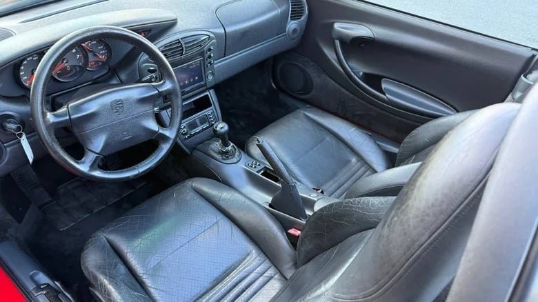 L'intérieur de la Porsche