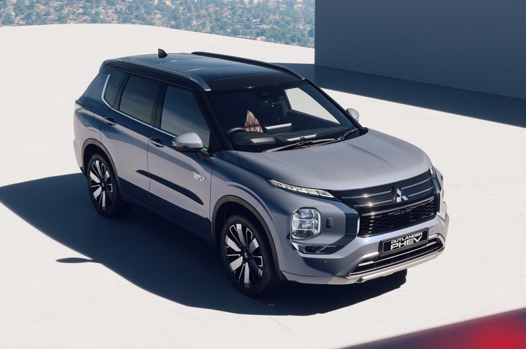 Mitsubishi Outlander PHEV front static