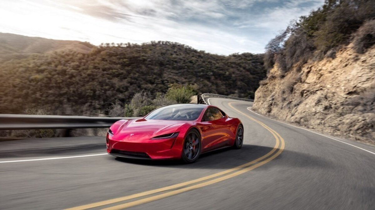 Photo principale de l'article : tesla roadster - Tesla Roadster : nouveau report en 2026, Musk promet l'exception