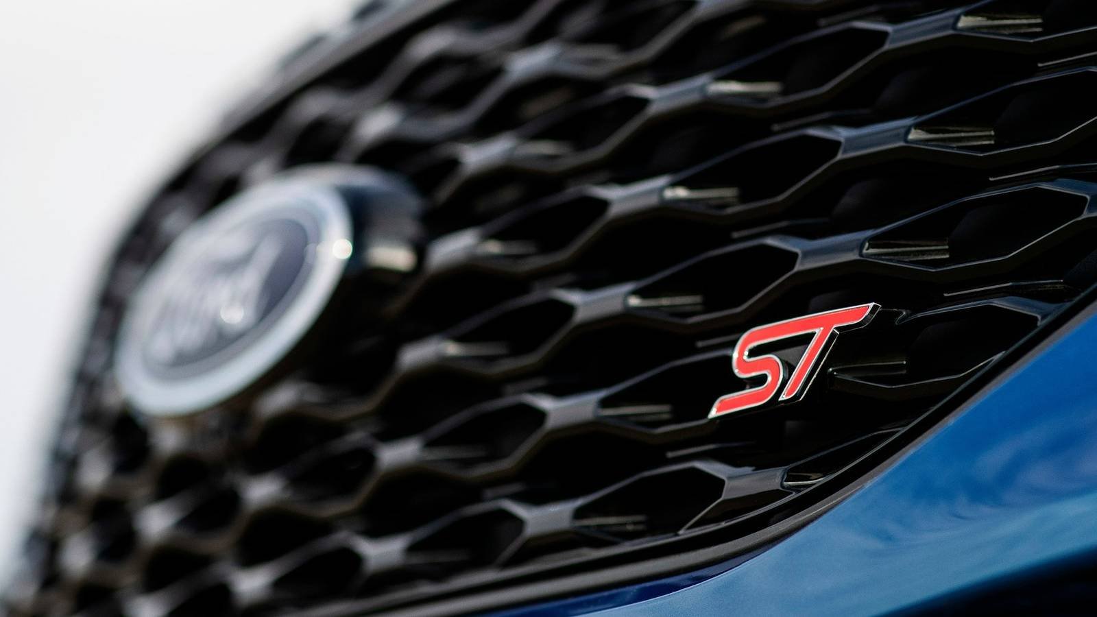 2020_ford_explorer_st_grille_close_up