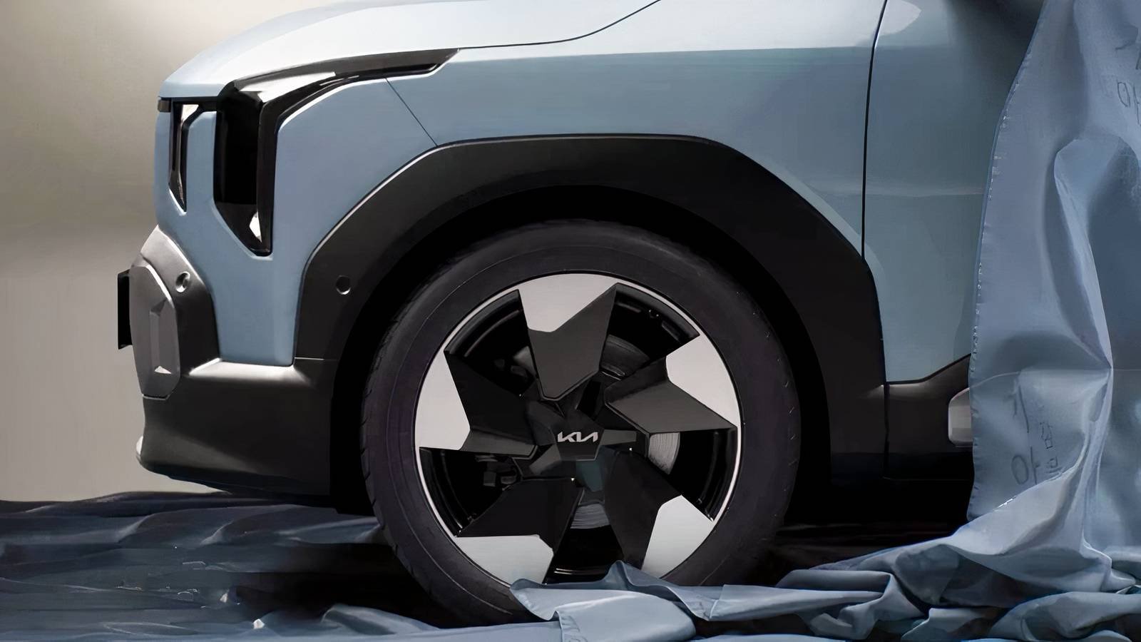 2027 Kia EV2 close-up shot of front wheel 2027 Kia EV2 close-up shot of front wheel