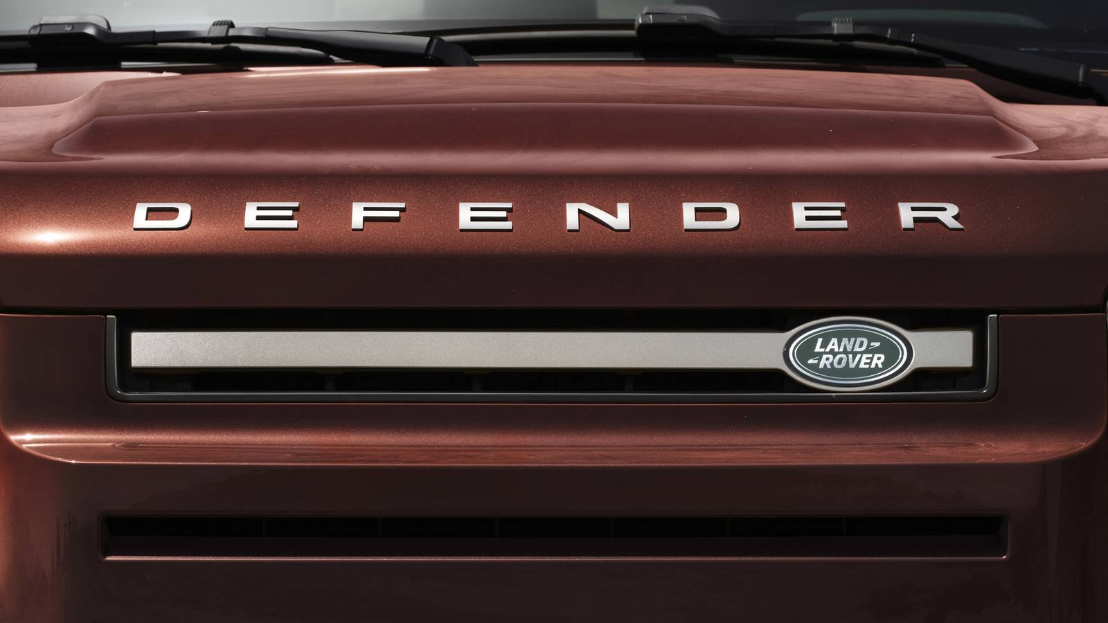 Photo principale de l'article : land rover defender - Defender électrique 2027, OCTA Black et Freelander : Land Rover se réinvente