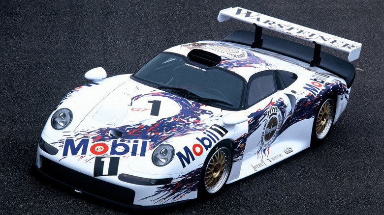 A high front three-quarters view of the 1996 Porsche 911 GT1.