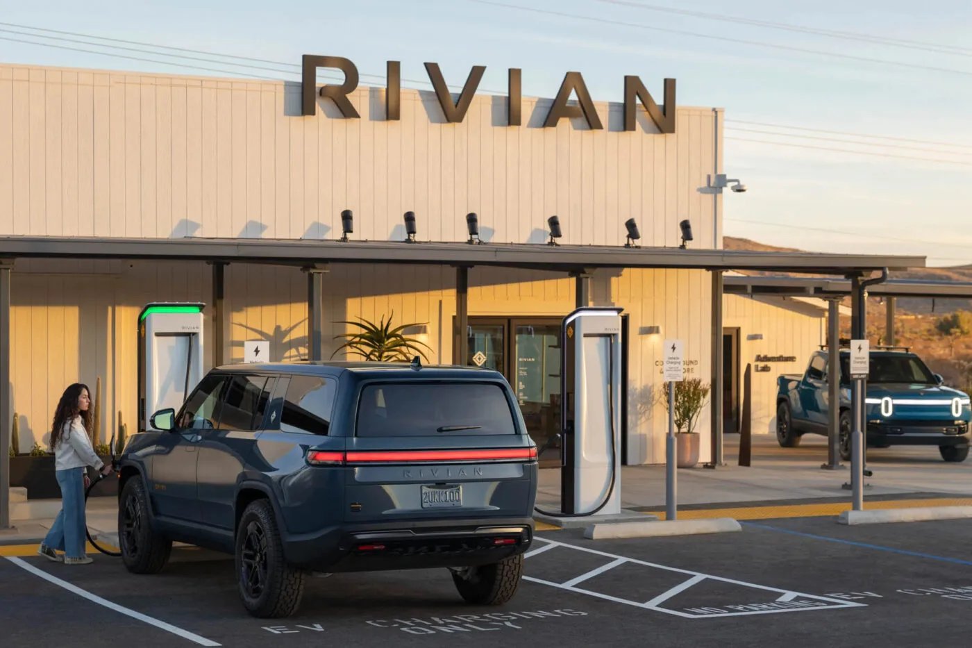 Photo principale de l'article : rivian partner - Rivian : chiffre d'affaires en hausse malgré moins de livraisons