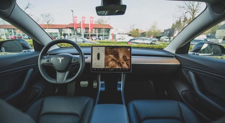 Tesla : son Autopilot responsable de nombreux accidents de la route ?