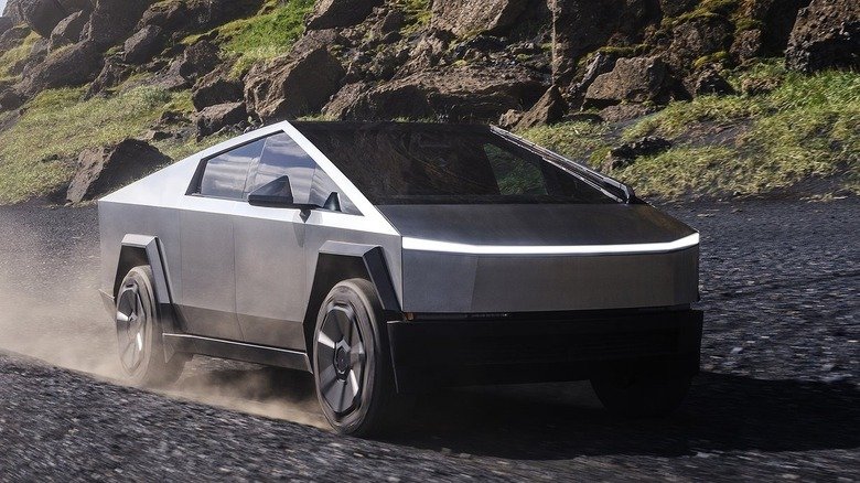 [Tesla Cybertruck](/article/tesla-cybertruck-awd-a-59-990-livraisons-reportees-a-2027) front 3/4